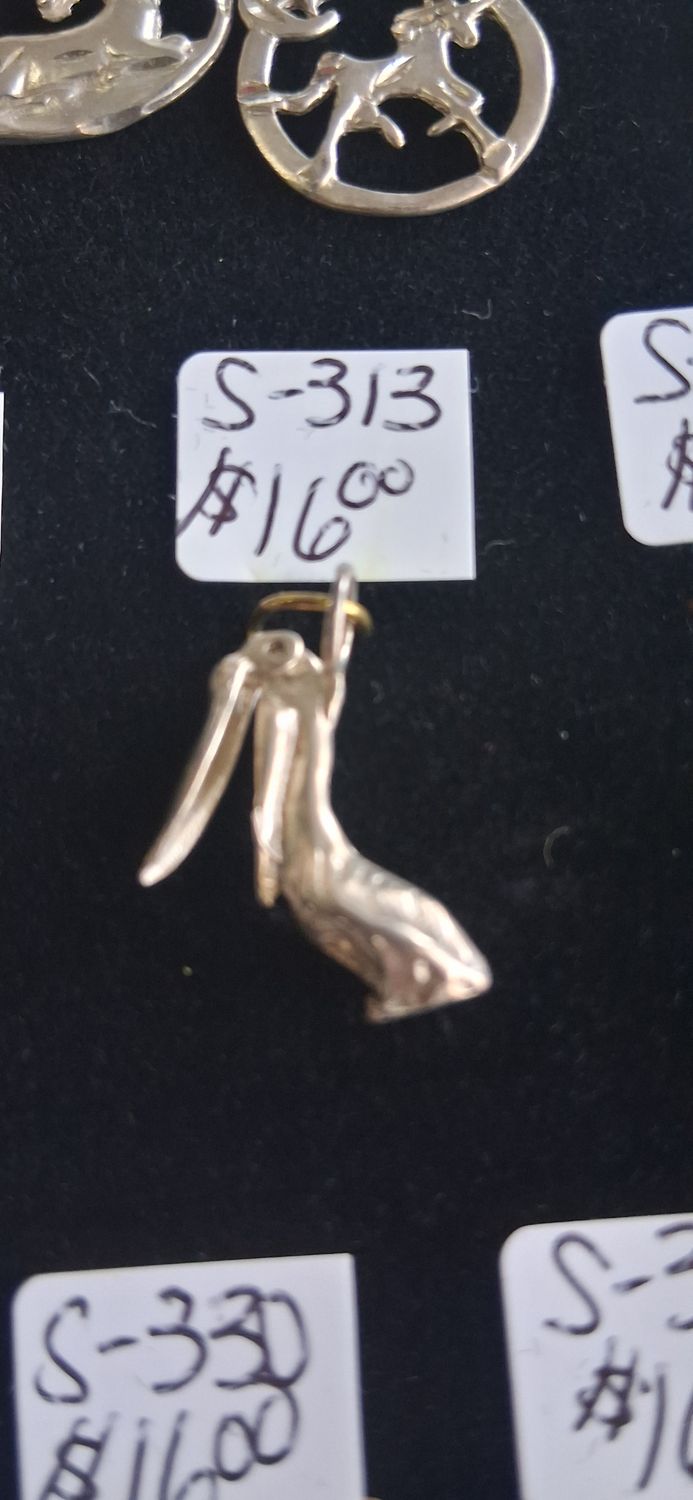 3D Hinged Beak Pelican