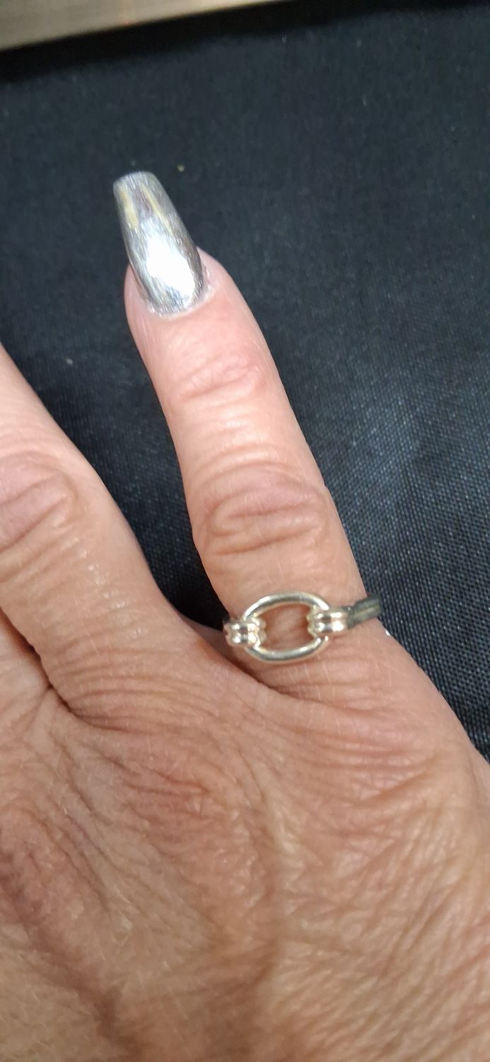 2.4g Size 5.75 Silver Knot