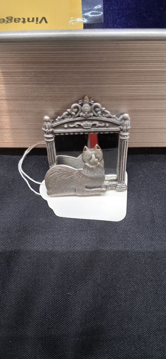 JJ-Jonette Cat in the Mirror Brooch