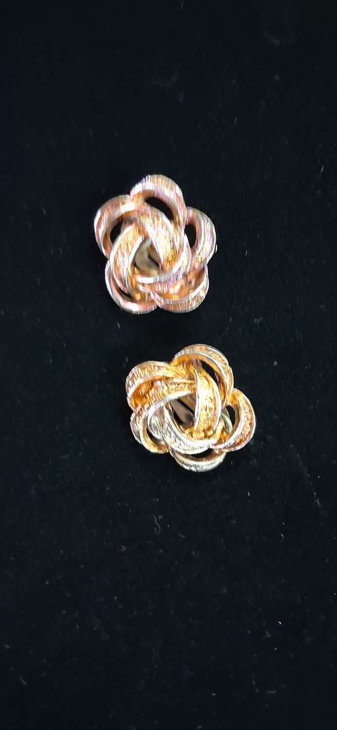 Vintage Gold Tone Knot Clip on Earrings