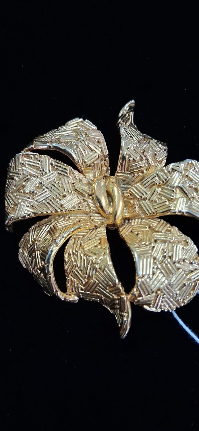 Vintage Signed Napier Gold Tone Flower Bow Brooch