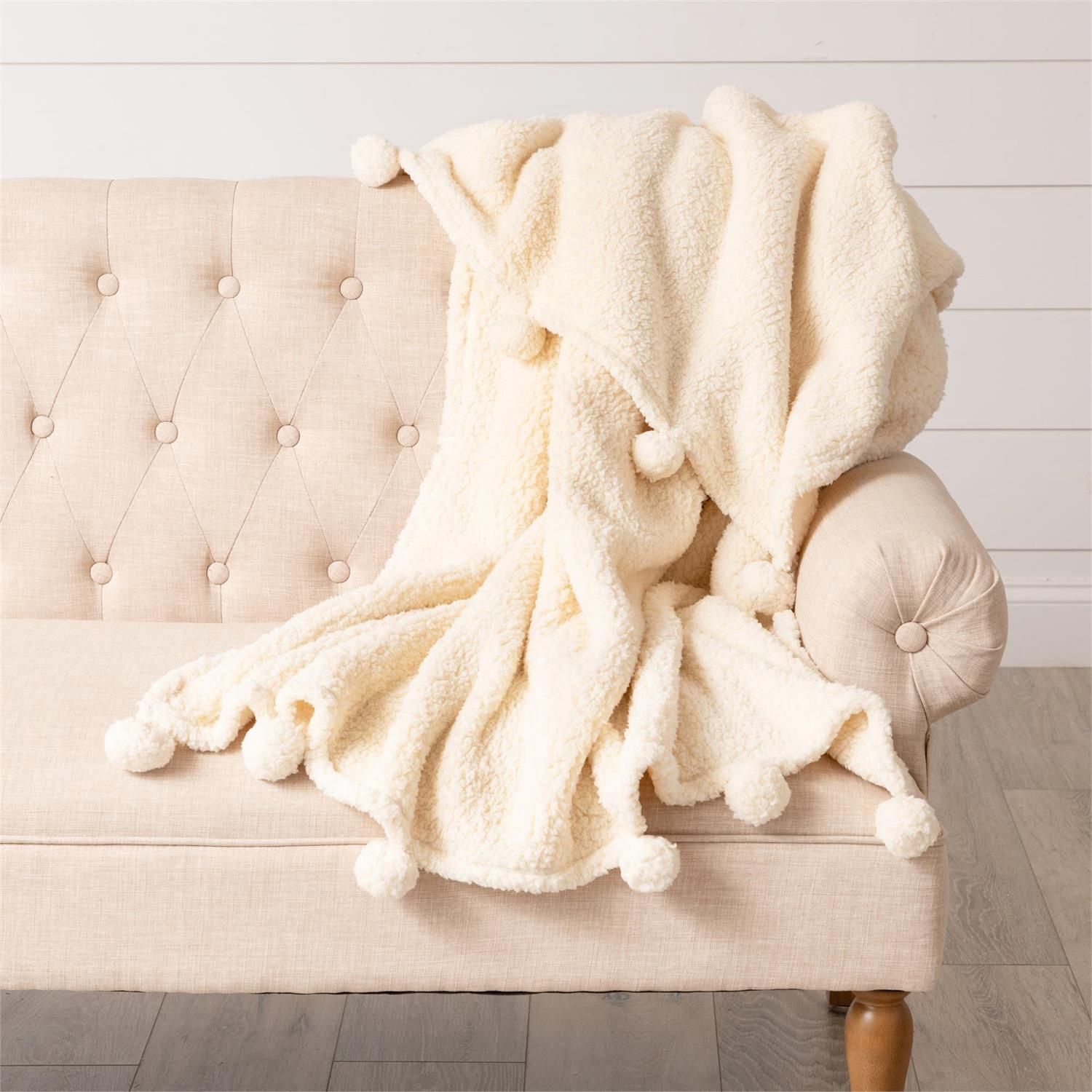 Dreamy Sherpa Throw with Pompoms, Color: White