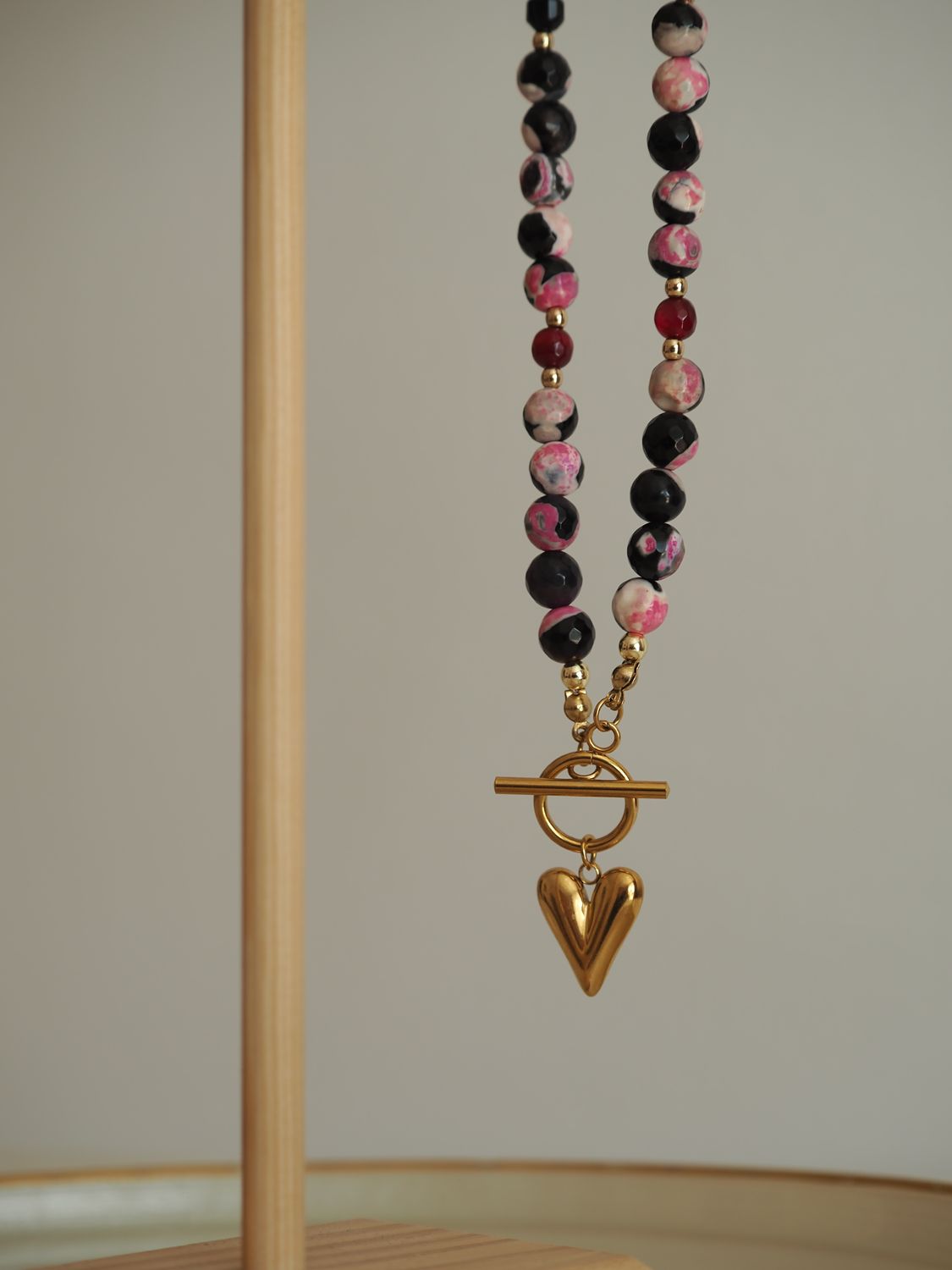 Naszyjnik Black Heart z czarno - różowym agatem