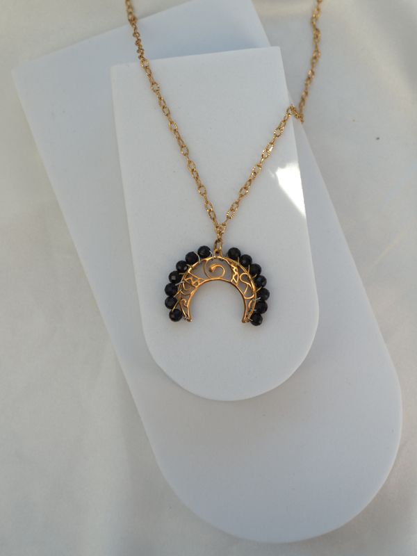 Łańcuszek z lunulą i czarnym turmalinem