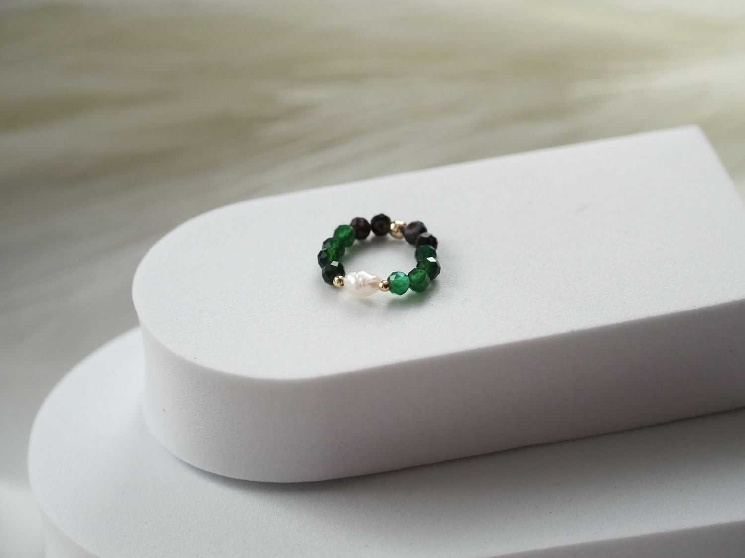 Pierścionek z perłą oraz agatem