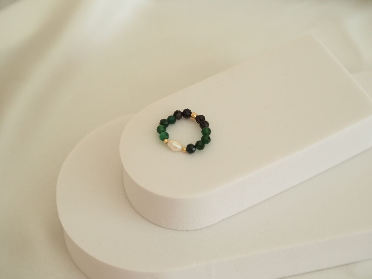 Pierścionek z perłą oraz agatem