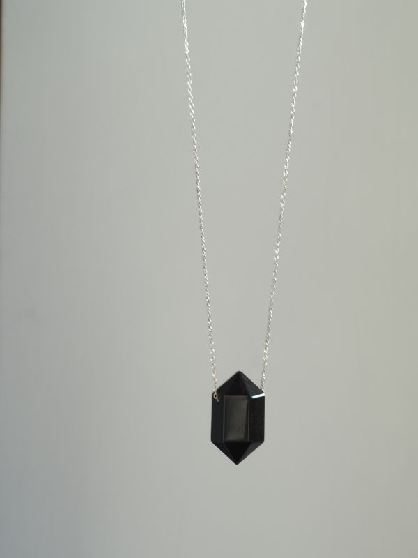 Naszyjnik z grotem z turmalinu