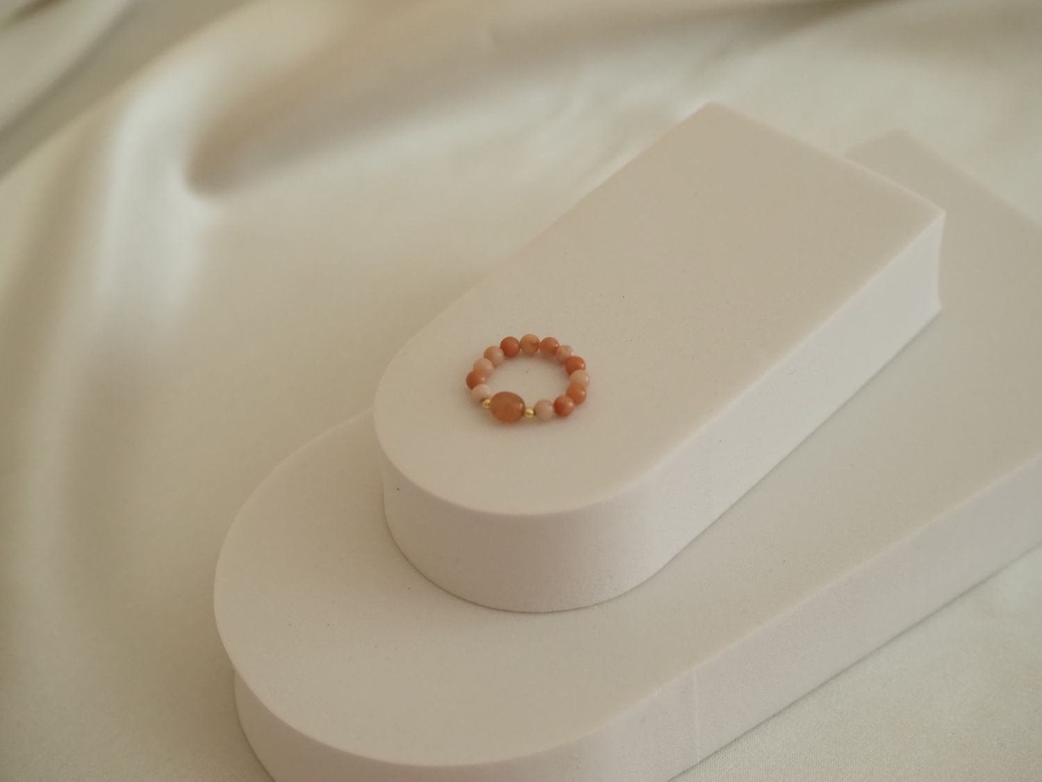 Pierścionek z awenturynem oraz kamieniem słonecznym