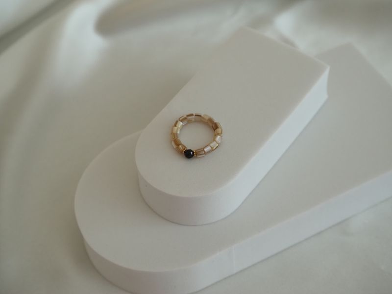 Pierścionek z masą perłową i agatem