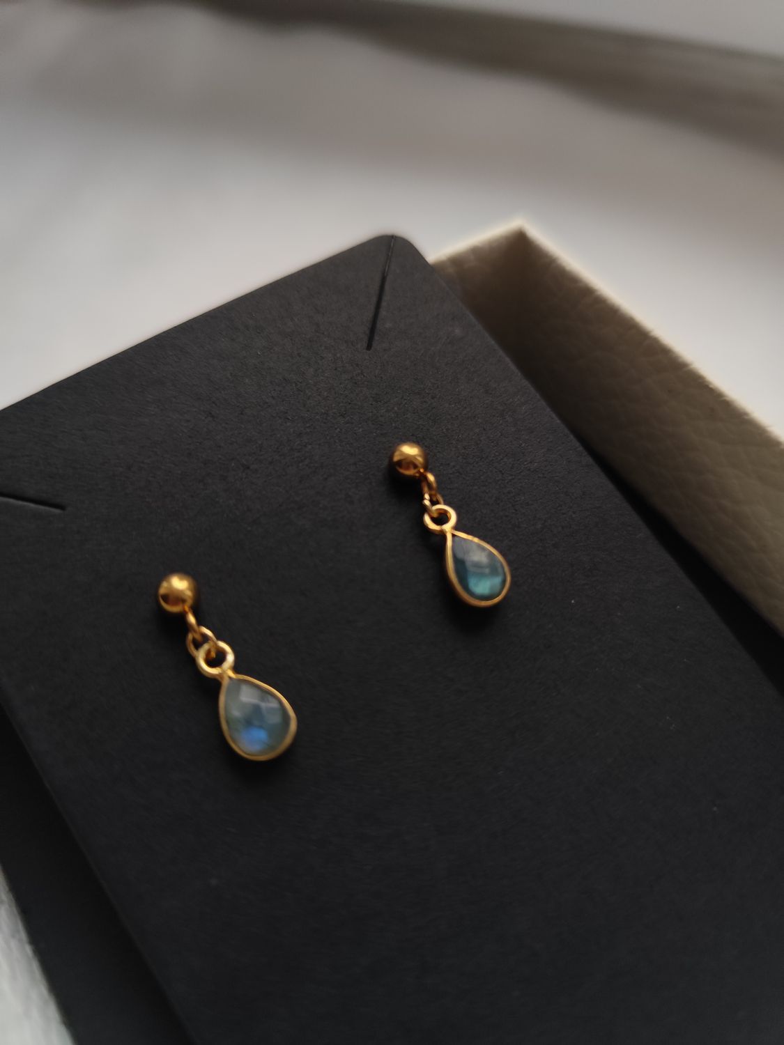 Kolczyki łezki z labradorytem