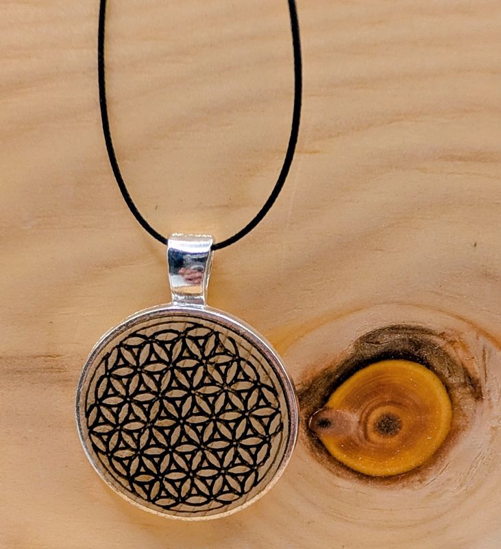 Kettenanhänger "Lebensblume" Zirbe