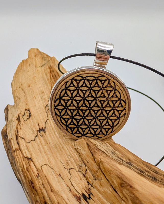 Kettenanhänger "Lebensblume" Zirbe