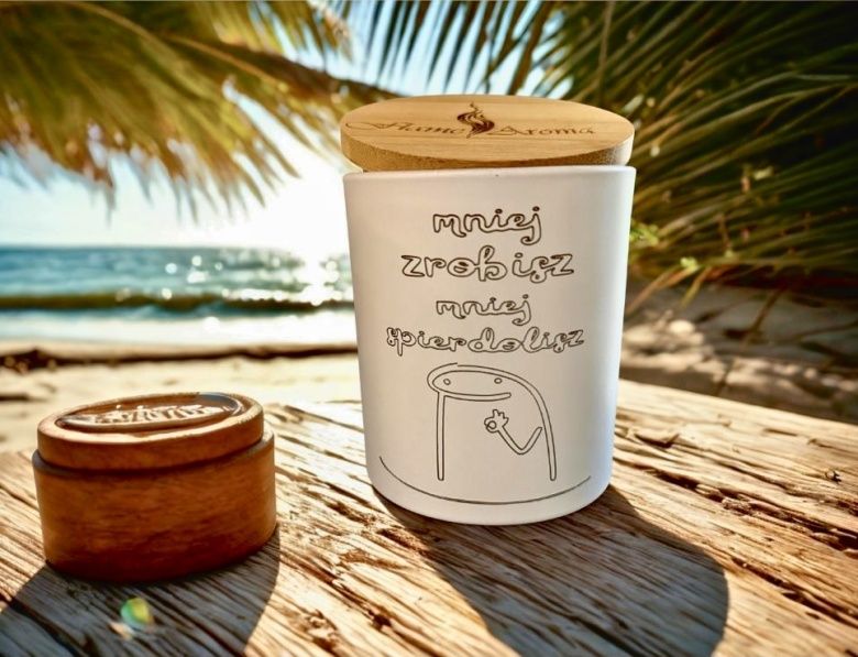 GRAWEROWANA Świeca sojowa Mniej Zrobisz..