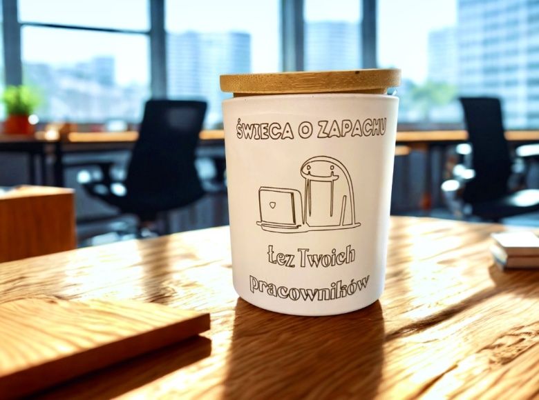 GRAWEROWANA Świeca sojowa o zapchu Łez Twoich pracowników