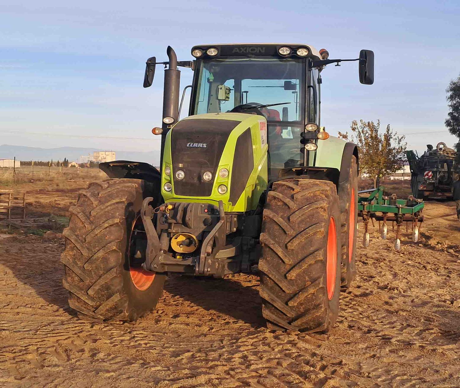 Claas 840 Axion.