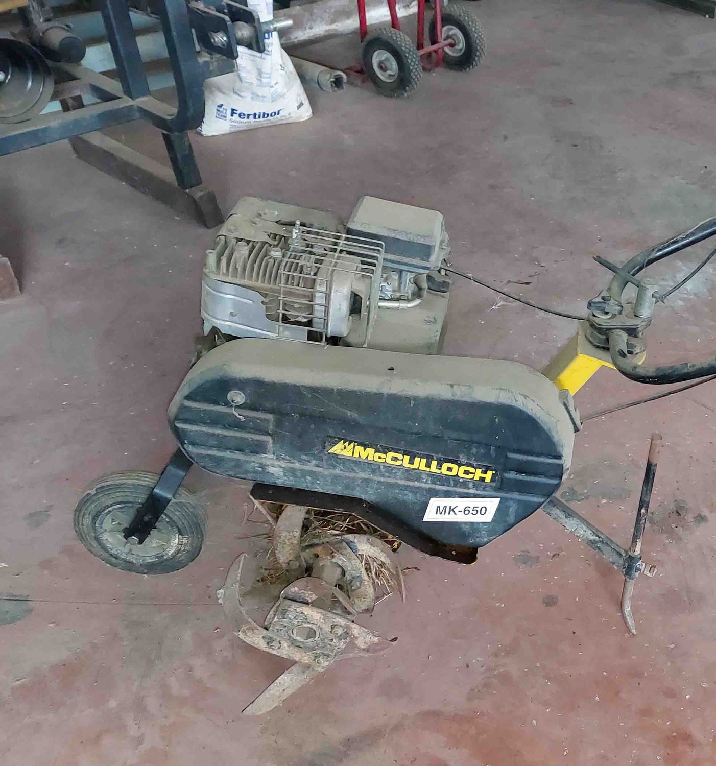 Motoazada Mcgulloch mk-650.