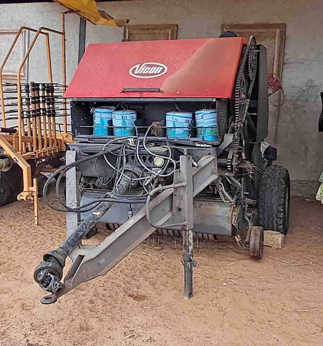 Rotoempacadora Vicon RF119.