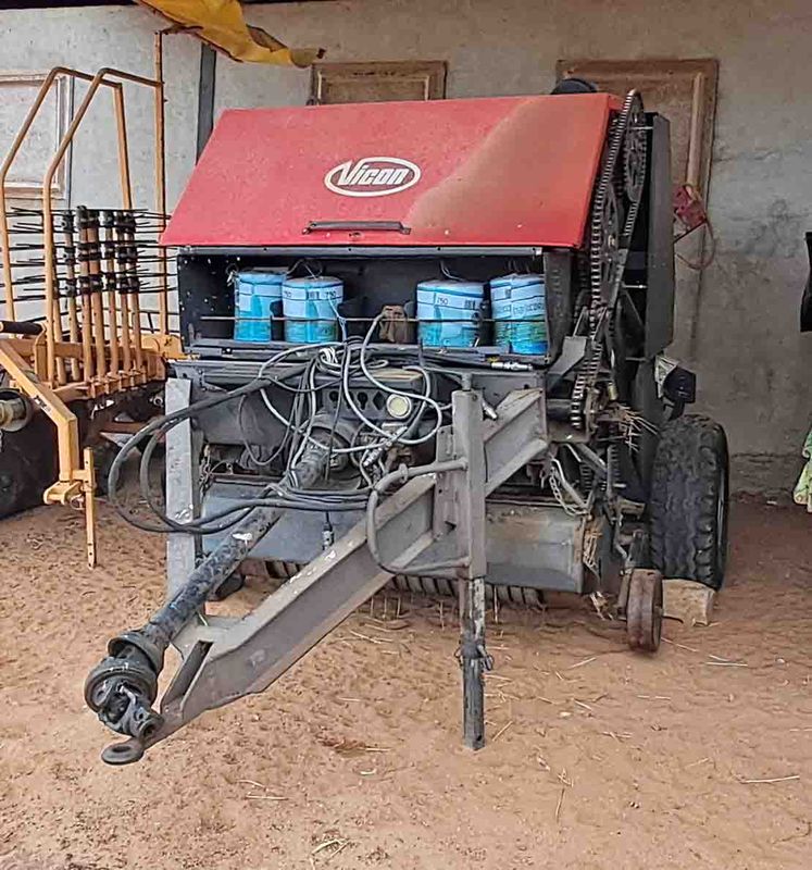 Rotoempacadora Vicon RF119.
