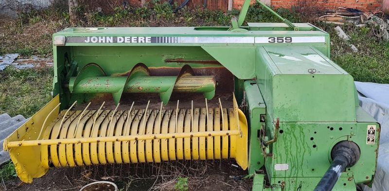 Empacadora John Deere 359.