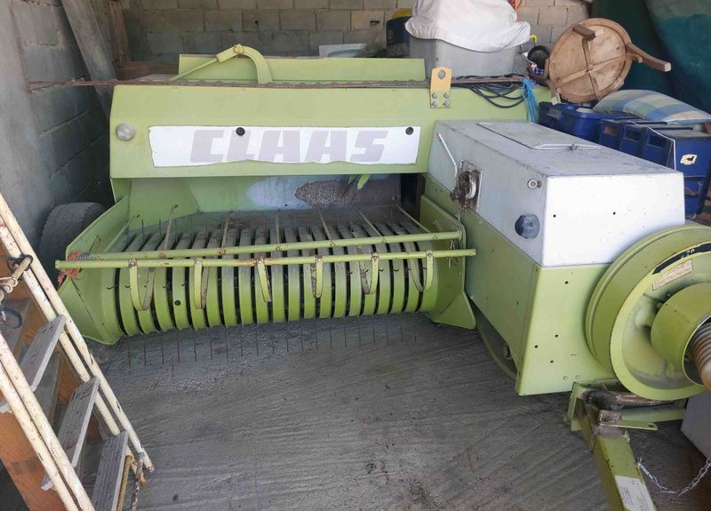 Empacadora pequeña Claas Markant 51.