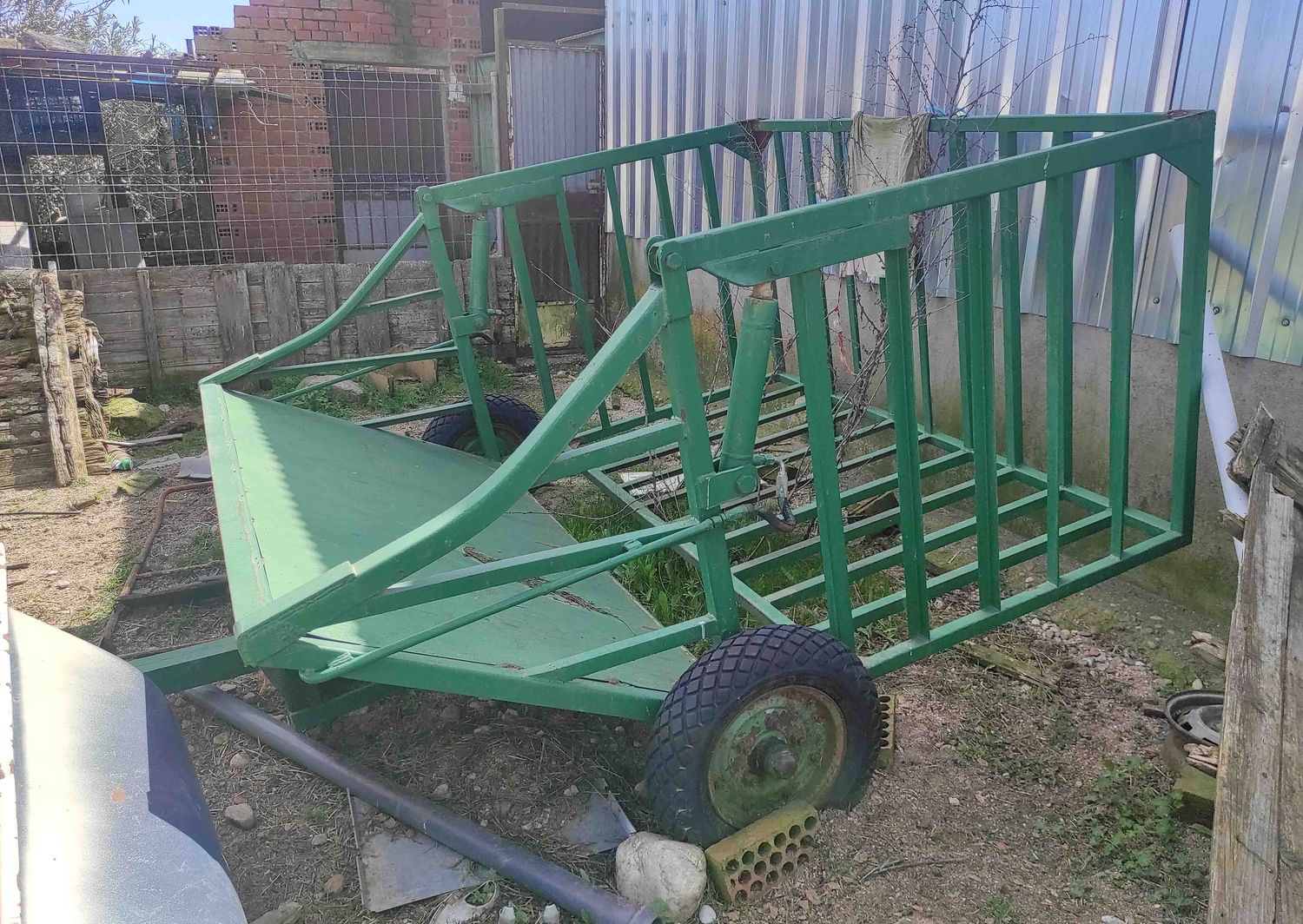 Carro agrupador paquetes pequeños.