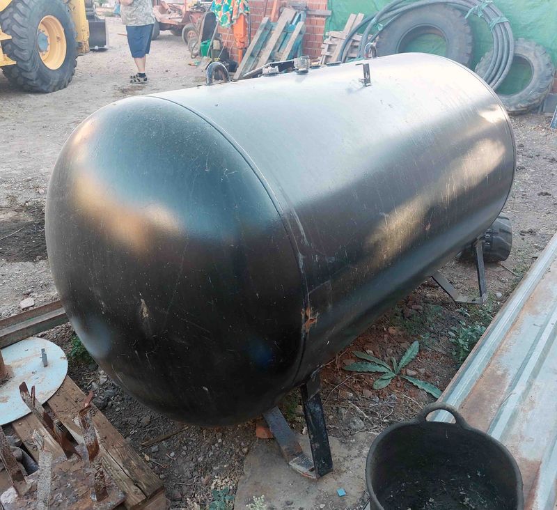 Depósito de hierro de 2.500 Litros.