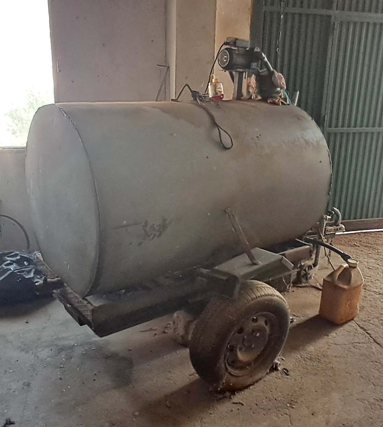 Deposito 1.100 Litros de gasoil con bomba.