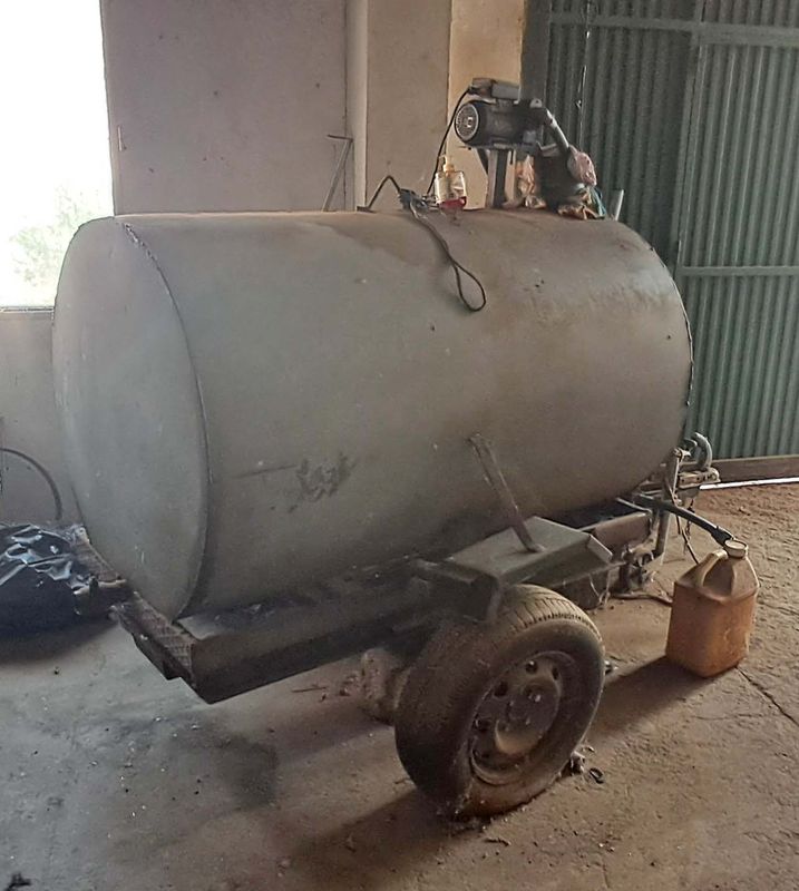 Deposito 1.100 Litros de gasoil con bomba.