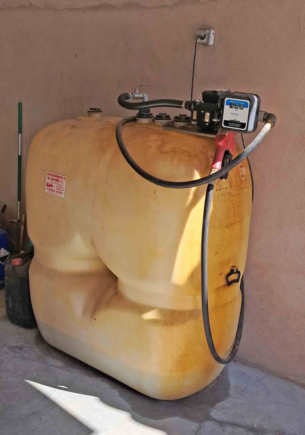 Deposito gasoil 1.000L con surtidor.