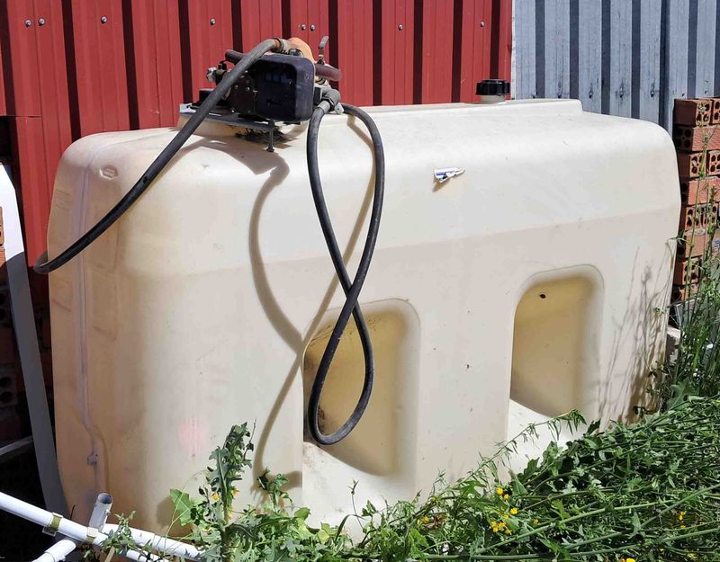 Deposito gasoil 2.000 Litros con surtidor.