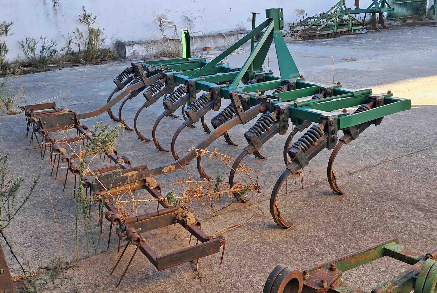 Semichisel de 15 brazos con rastra.