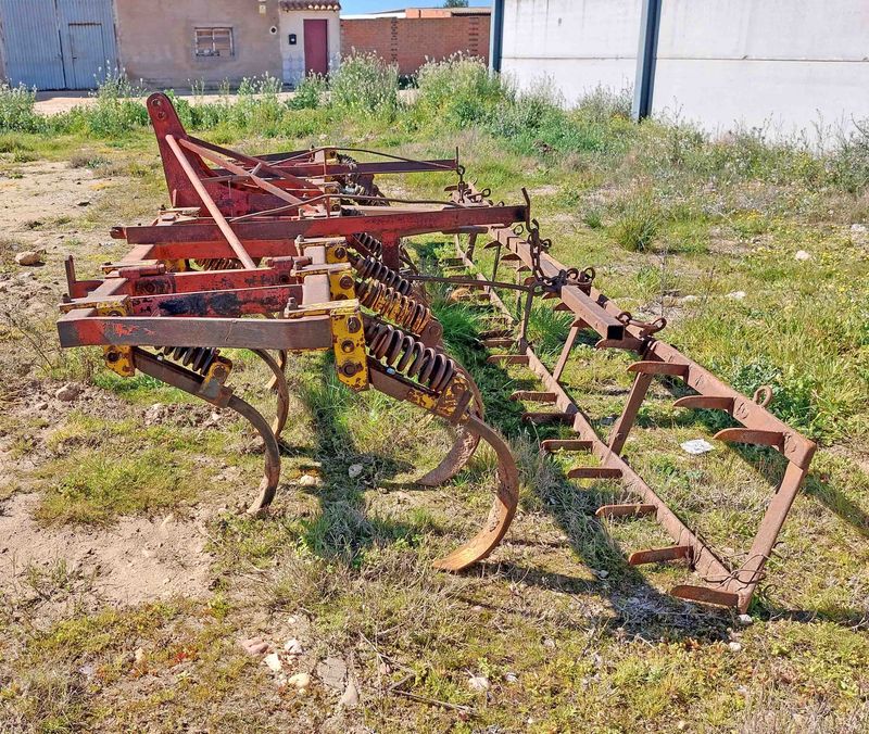 Semichisel de 17 brazos con rastra.