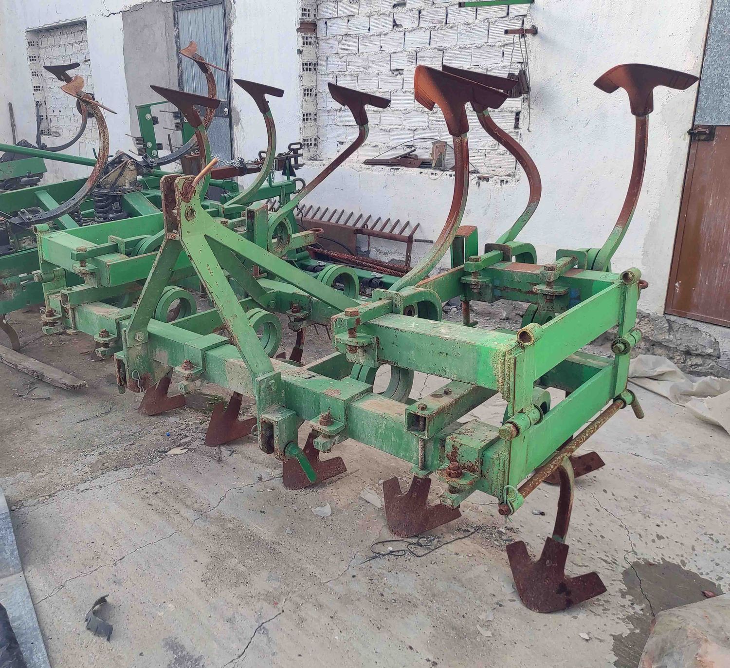 Cultivador 15 brazos.