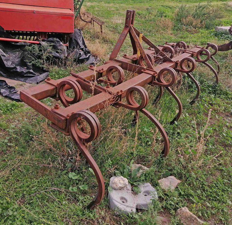 Cultivador 11 brazos.