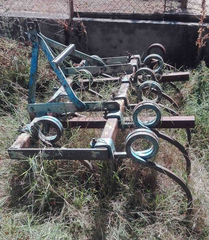 Cultivador de 10 brazos.