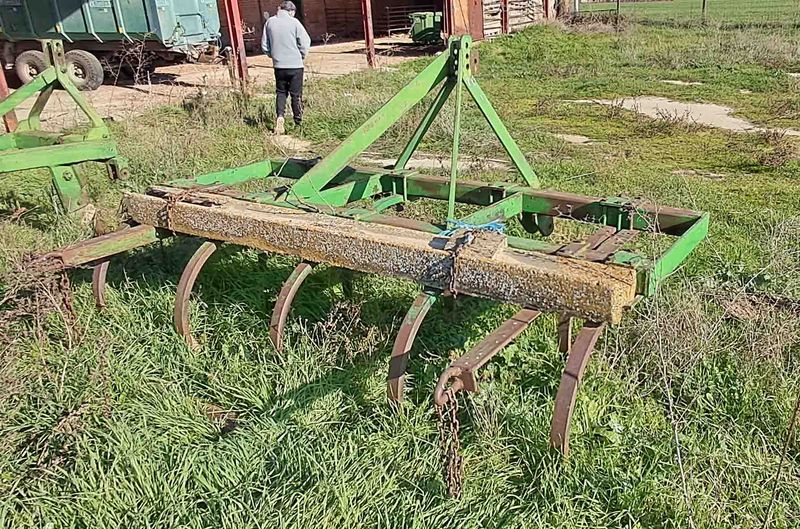 Cultivador 9 brazos 2,50 metros.