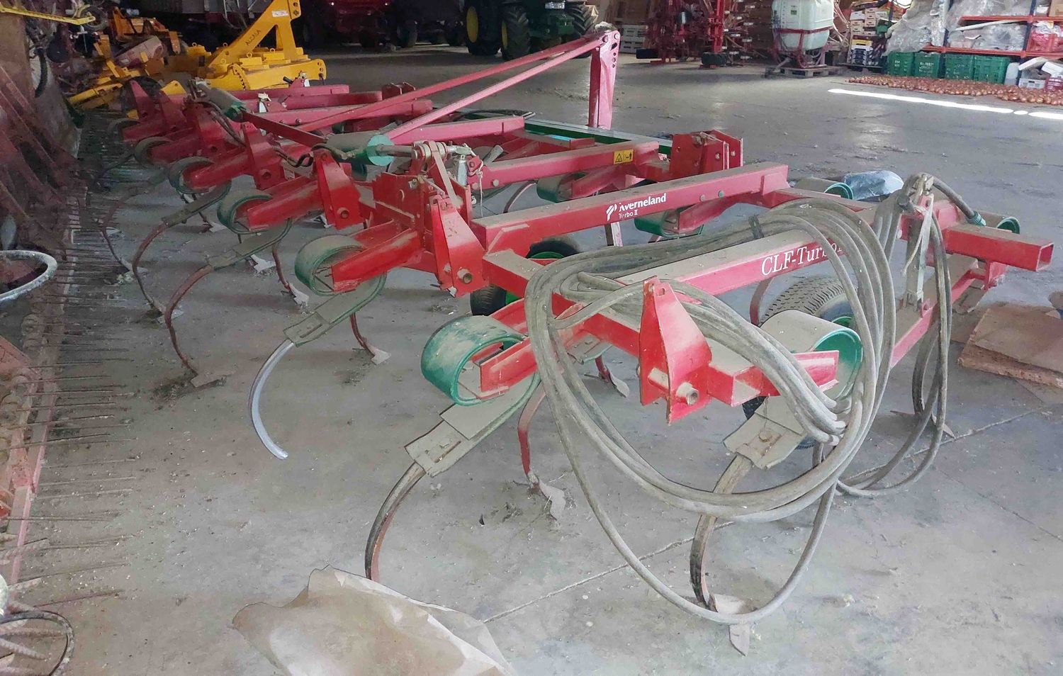 Cultivador ballesta Kverneland 25 brazos.