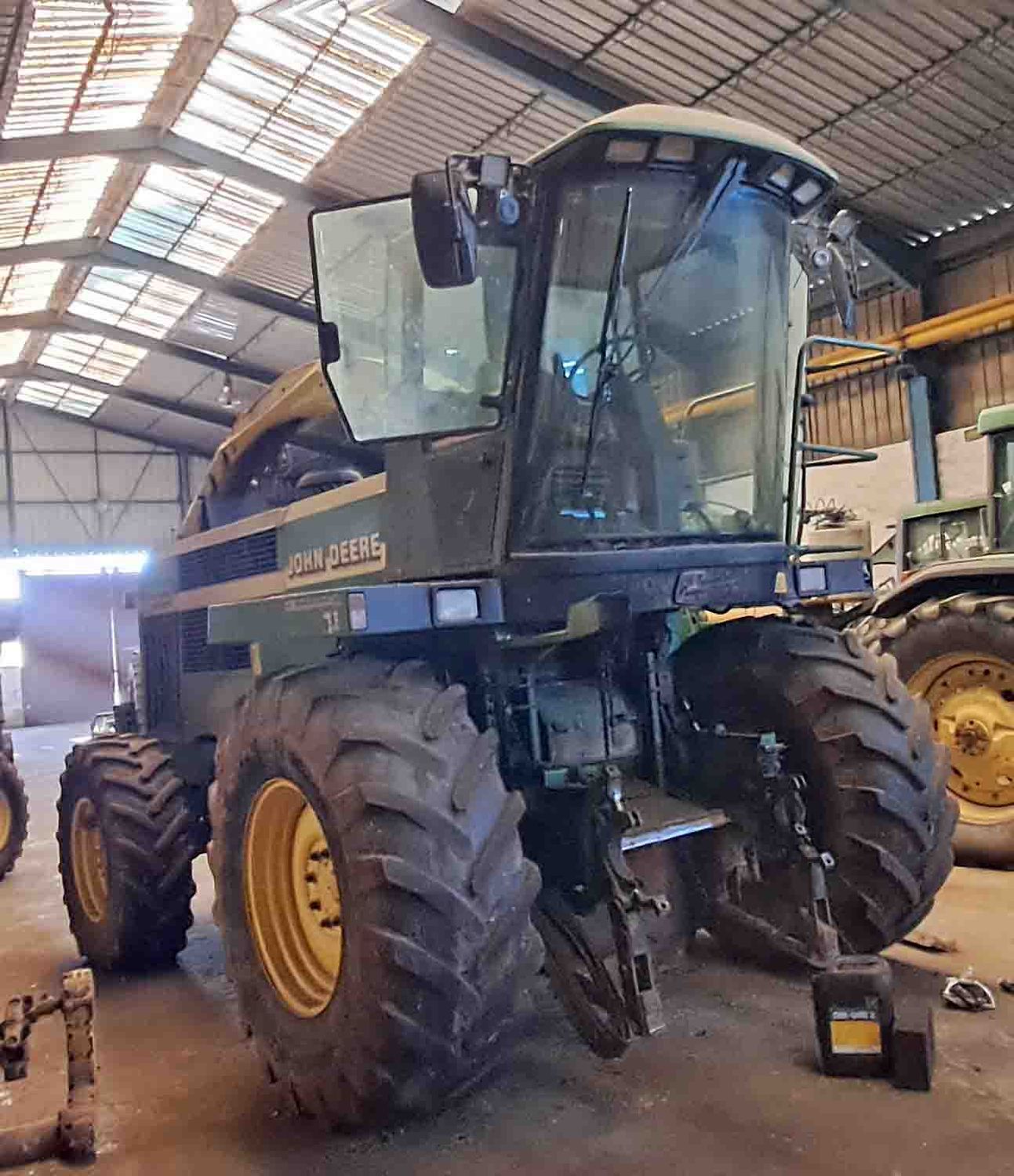 Picadora maiz John Deere 6850.