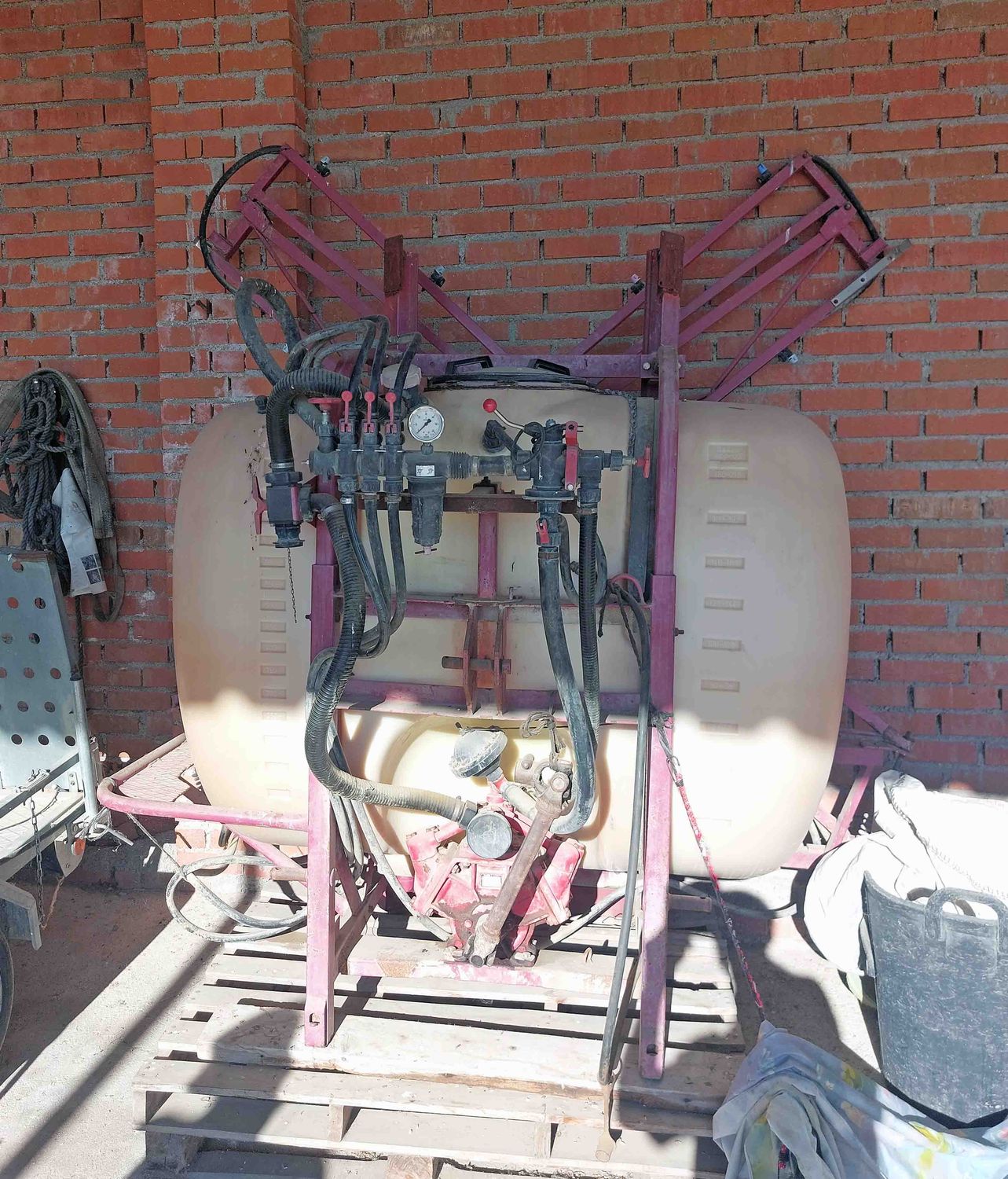 Cuba de 850 Litros marca Hardi.