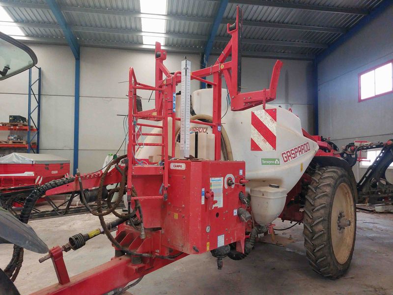 Carro pulverizador arrastrado Gaspardo 5.000 Litros.