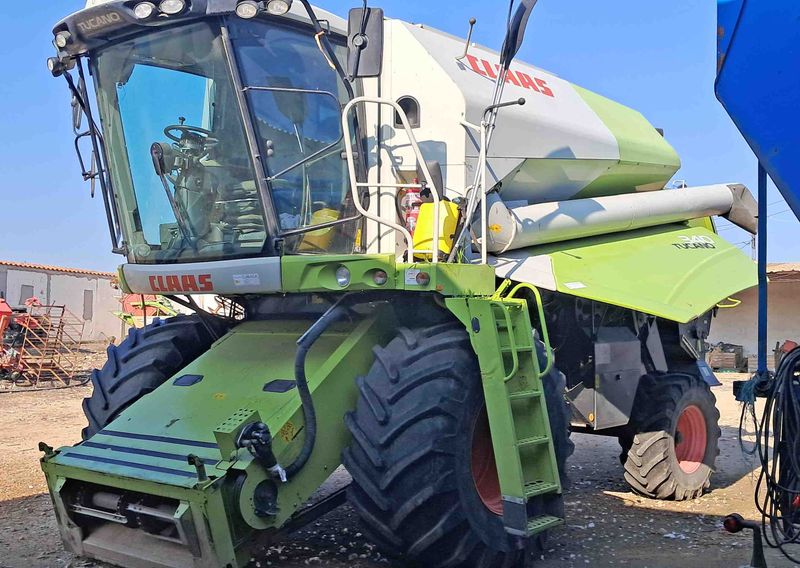 Cosechadora Claas Tucano 340.
