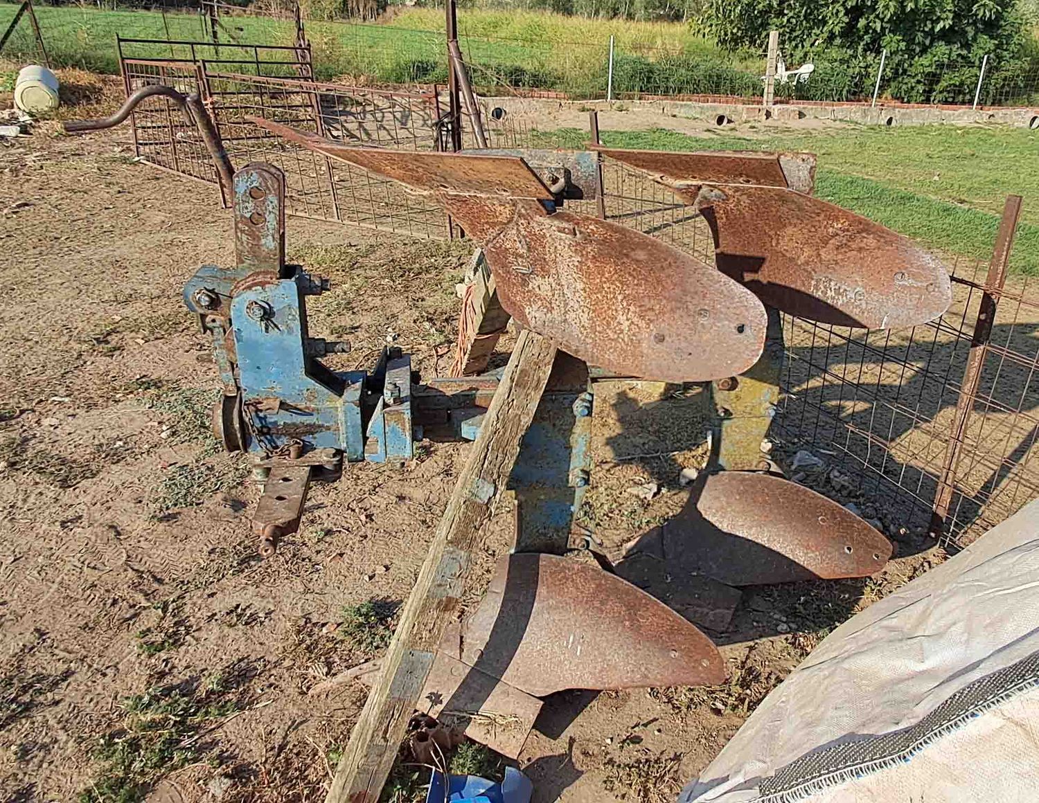 Vertederas reversibles volteo mecánico de 2 hojas.