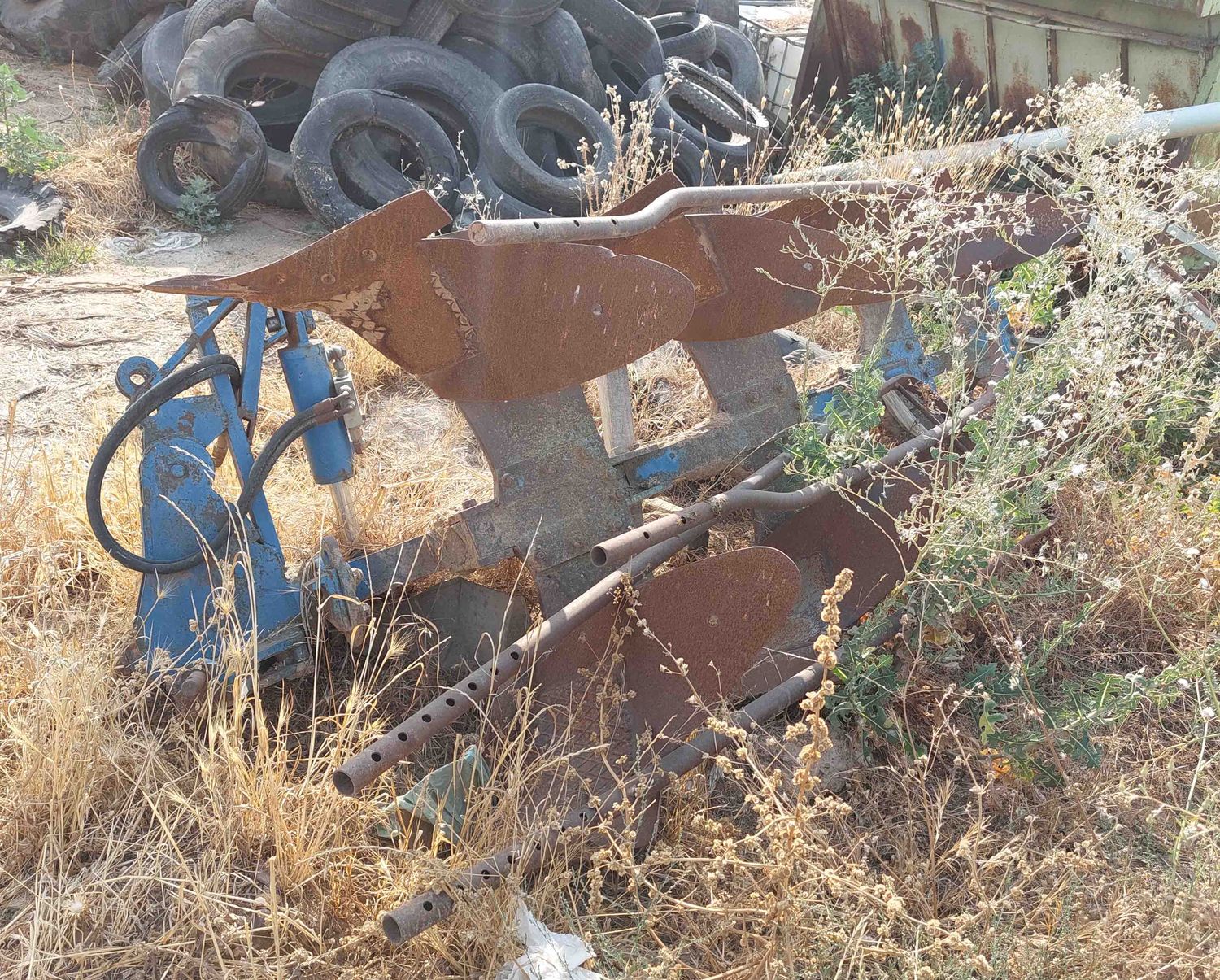 Vertederas reversibles volteo hidráulico 4 hojas.