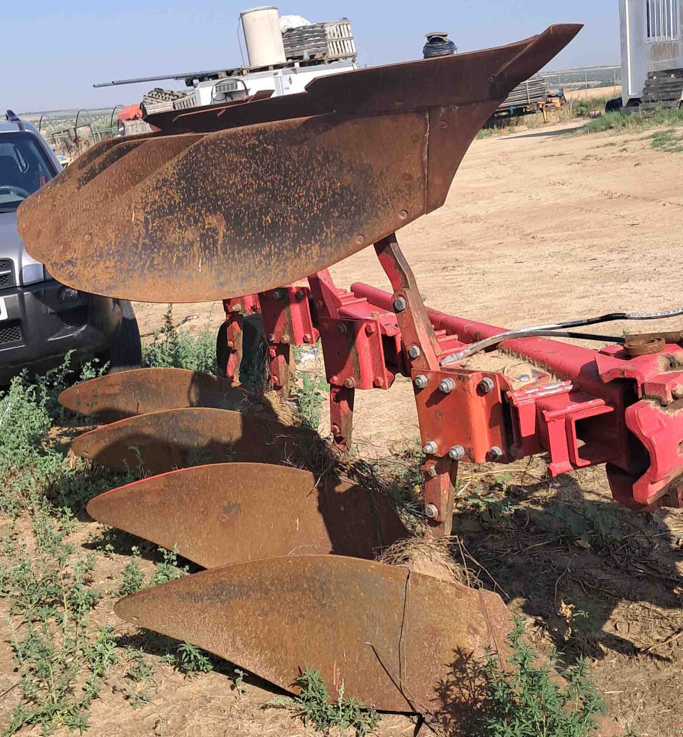 Vertederas reversibles volteo hidráulico Kverneland 4 hojas.