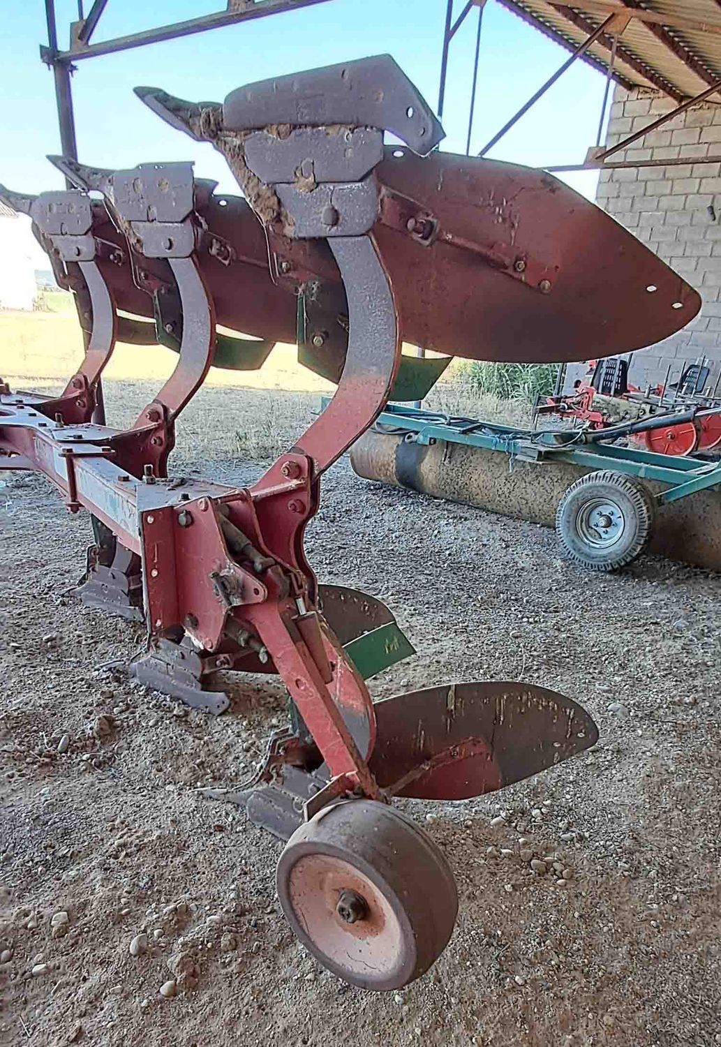 Vertederas reversibles volteo hidráulico Ovlac 3 Hojas.