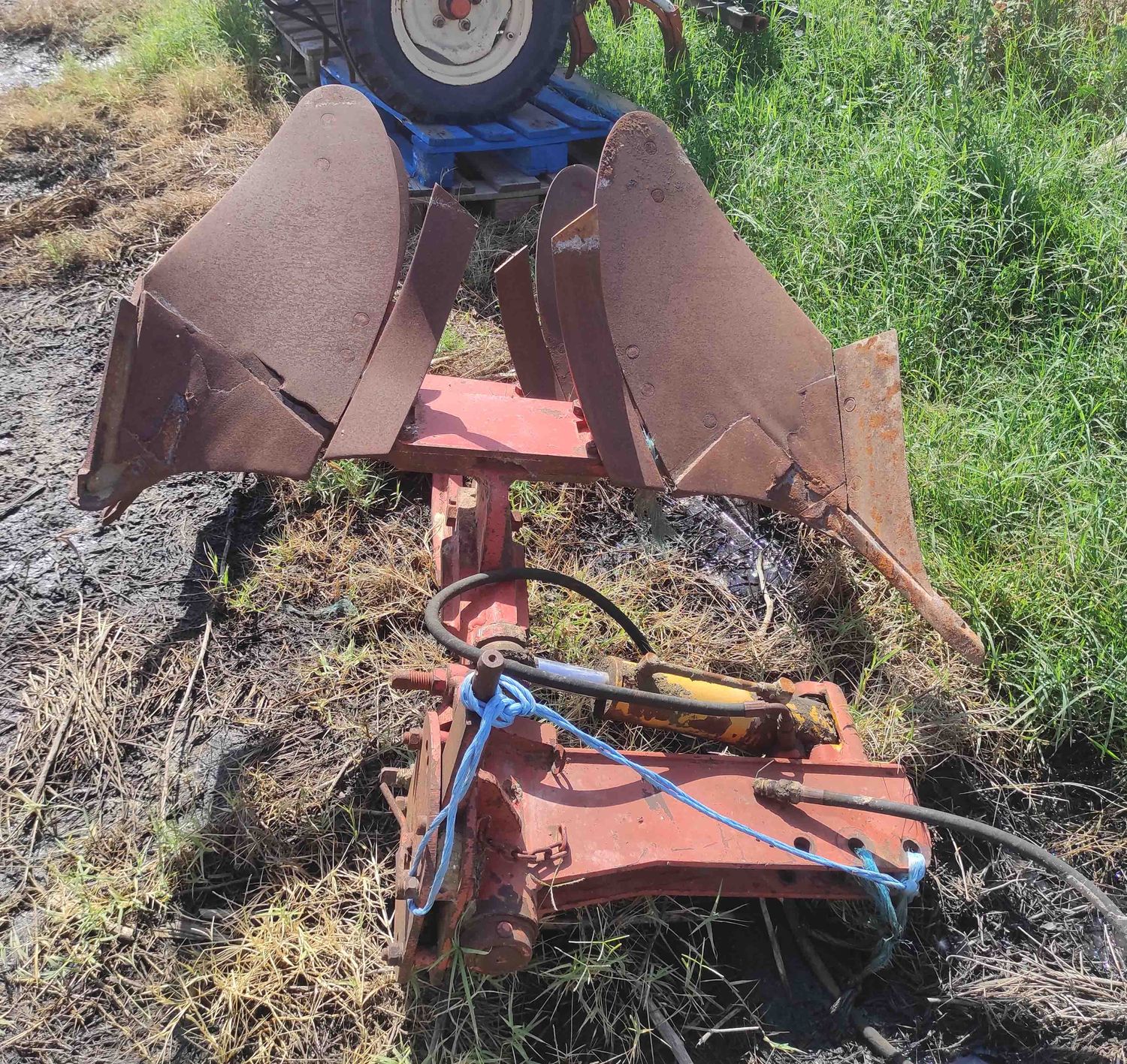 Vertederas hidráulicas reversibles 2 hojas.