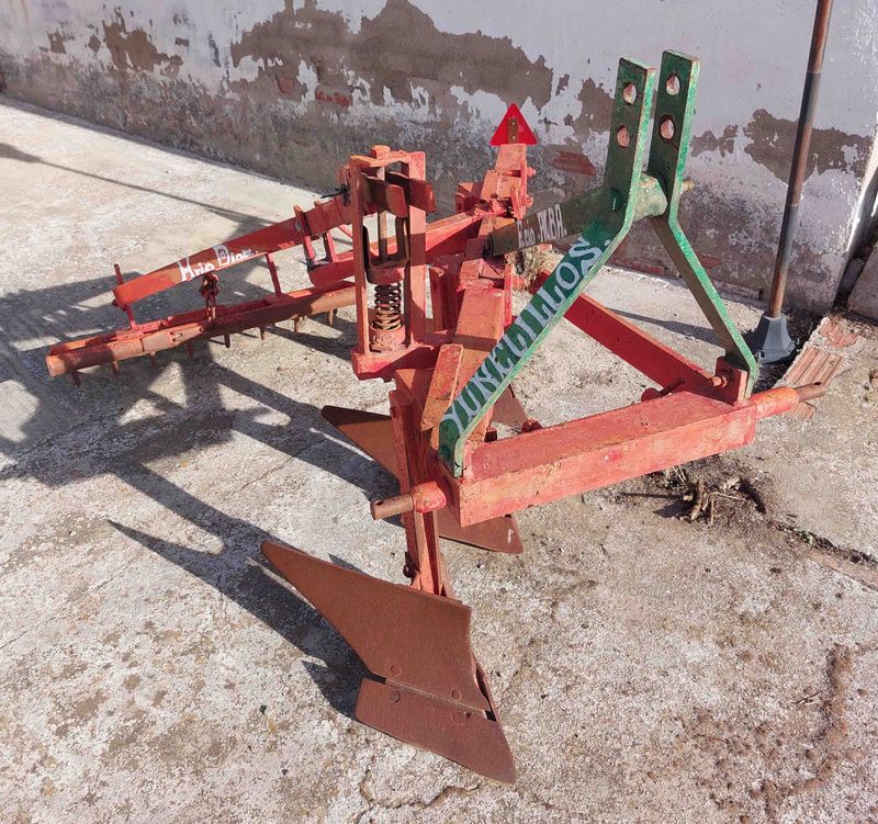 Vertederas fijas solo cuchilla y resguardador 3 hojas y rastra.