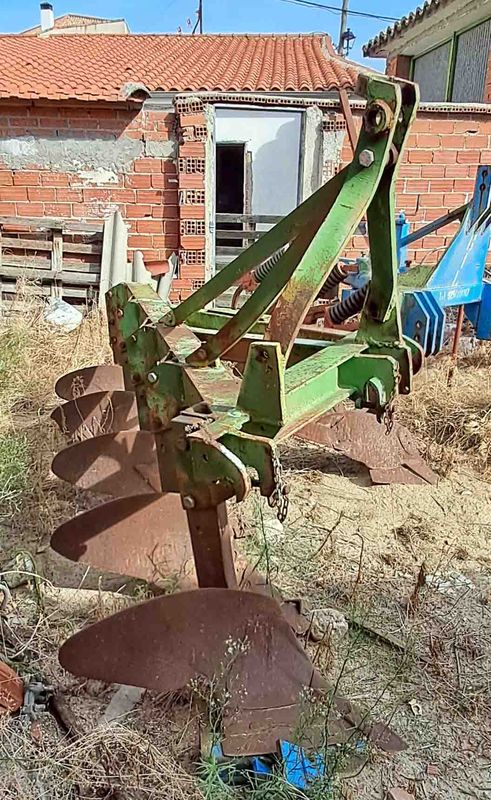 Vertederas fijas de punta con 5 hojas.