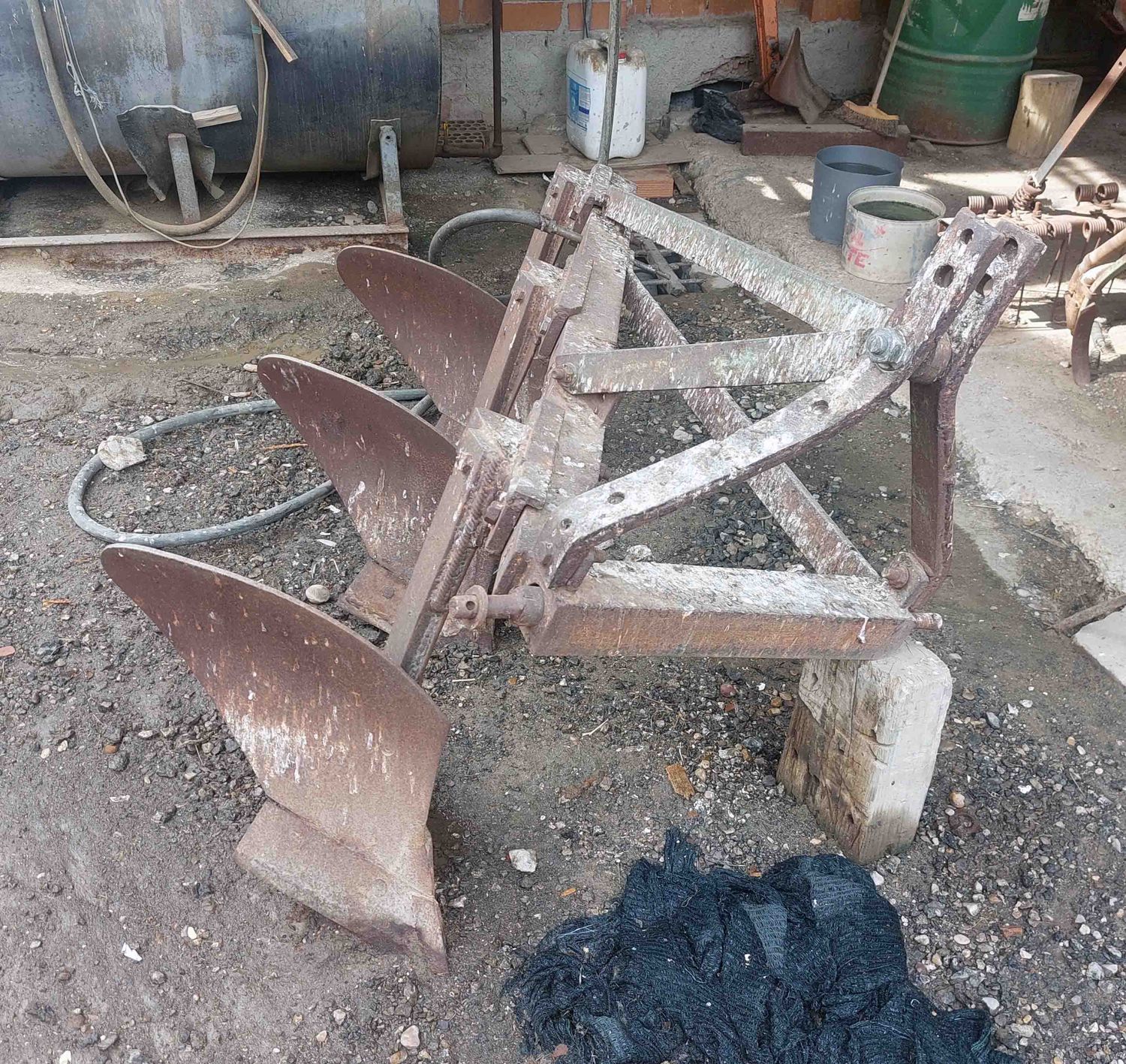 Vertederas fijas de punta con 3 hojas y 12 pulgadas.