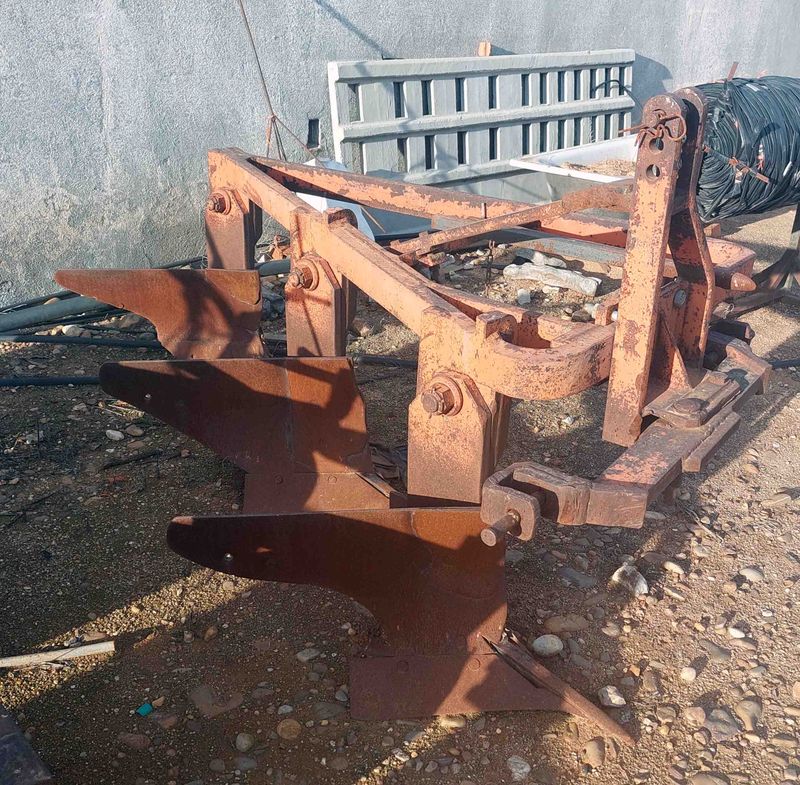 Vertederas fijas de formón con fusible de 3 hojas.